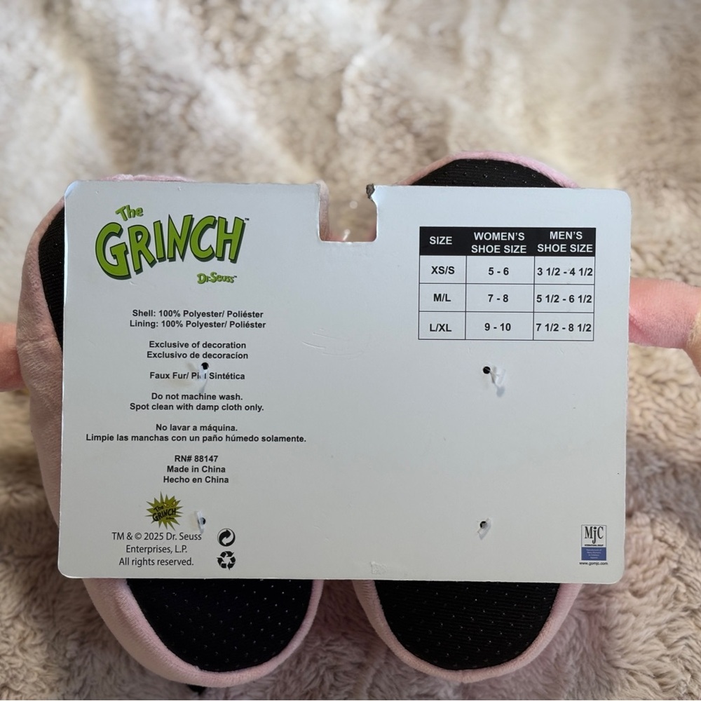 The Grinch Cindy Lou Who Women’s Slippers in XS/S - Picture 3 of 3